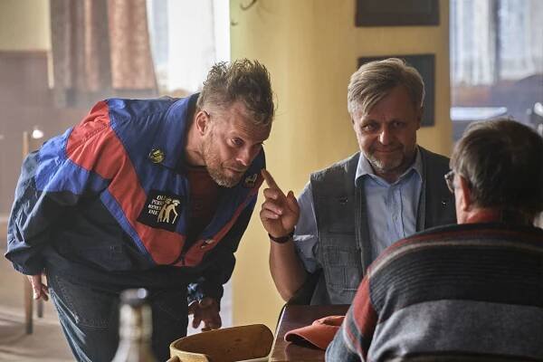 FOTO: Vasil Fridrich jako starosta v komedii Franta mimozemšťan. – stránka 42