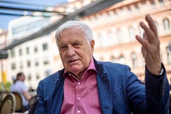 Jakýkoliv kompromisní mír je lepší než válka, říká exprezident Václav Klaus