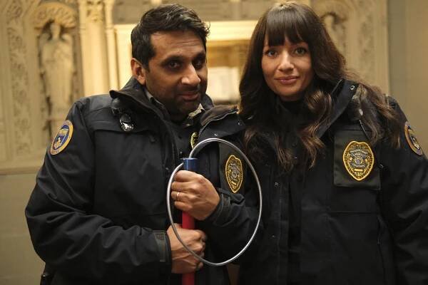 Ravi Patel, Grace Palmer - Animal Control - Cows and Raccoons - Z natáčení