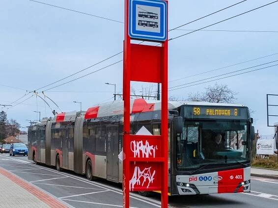 Podívejte se: Na lince č. 58 už jezdí první trolejbusy i s cestujícími