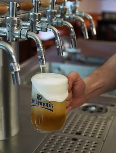 O nás | První doubravnická restaurace