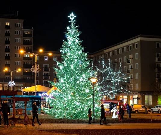 Vánoční strom Ostravska: Kdo postoupí do kraje? Hlasování pokračuje