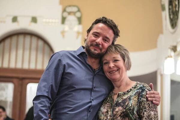 Tomáš Lněnička a Dagmar Novotná již ve foyer na společenském setkání po premiéře. Foto Jiří Sejkora