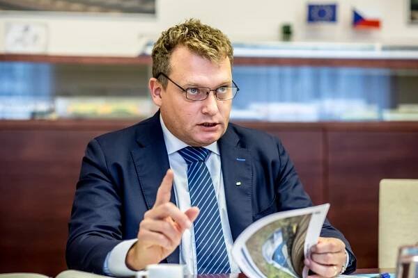 Ředitel Českých drah Krtek: Přeplněných vlaků se nebojím, ale místenku si kupte