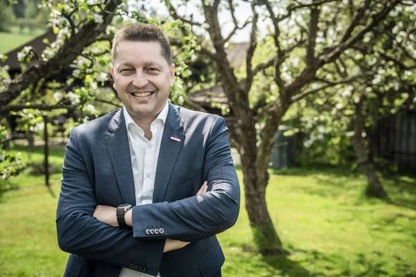 Náš kraj může mít konečně svého europoslance. „Nebojím se do toho píchnout,“ říká starosta Radim Sršeň