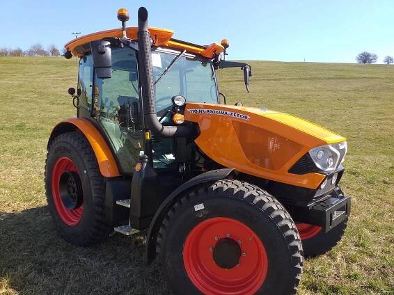„Oranžády“ pro údržbu silnic – Zetor Proxima 110 – OBCHODNÍ závod