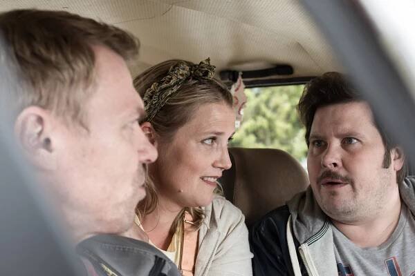 Esa Latva-Äijö, Karoliina Vanne, Janne Kataja - Korpelan kujanjuoksu - Season 3 - Z filmu