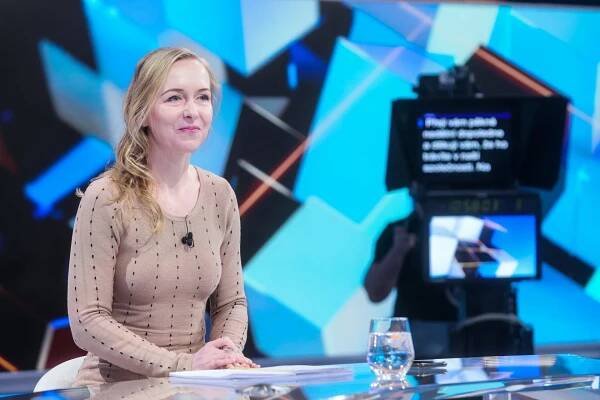 Partie Terezie Tománkové. Poslankyně Karla Maříková (SPD).
