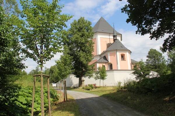 Stará Voda ožila Svatoanenskou poutí, světil se i nový zvon pro Město Libavá
