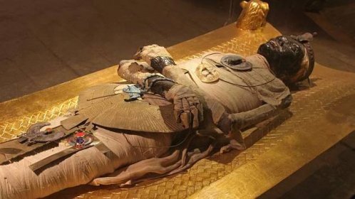 jak se jmenuje obvaz na mumie