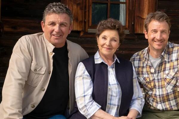 "Der Bergdoktor" im ZDF: Dr. Martin Gruber (Hans Sigl), Lisbeth Gruber (Monika Baumgartner), Hans Gruber (Heiko Ruprecht) stehen im Mittelpunkt der Serie.