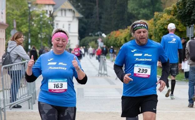 Startovné na závodní běhy v Luhačovicích: desítka, štafeta i půlmaraton