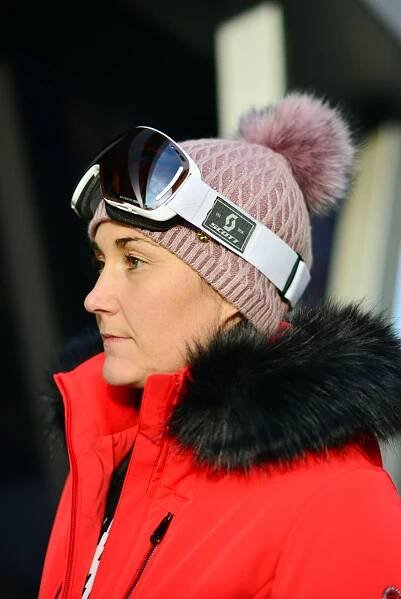 ŠÁRKA STRACHOVÁ doporučuje: dámské lyžařské oblečení Poivre Blanc, Colmar a lyže Van Deer | Endorphin Republic