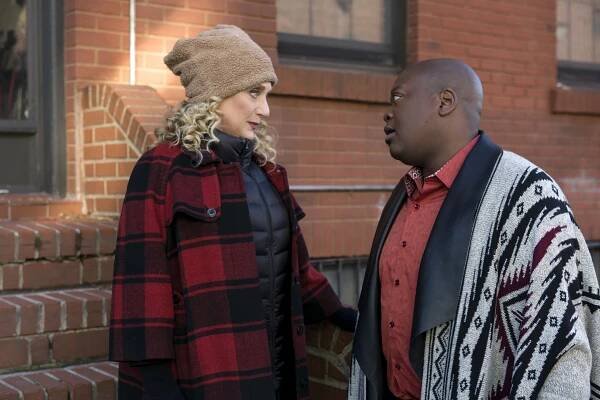 Nezdolná Kimmy Schmidt - Kimmy Learns About the Weather! - Z filmu - Carol Kane, Tituss Burgess