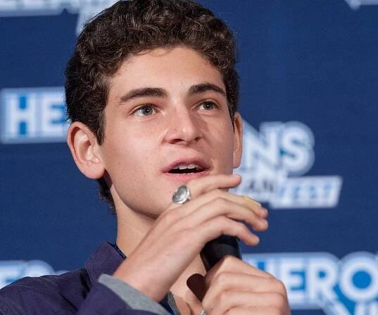 David Mazouz Biography - Facts, Childhood, Family Life & Achievements