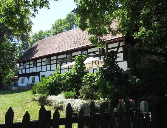 Včelařská šlechtitelská stanice