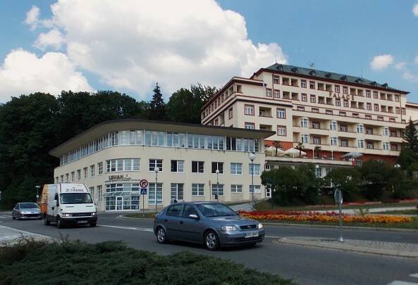 Dominanta Luhačovic - hotel... - Dům, budova
