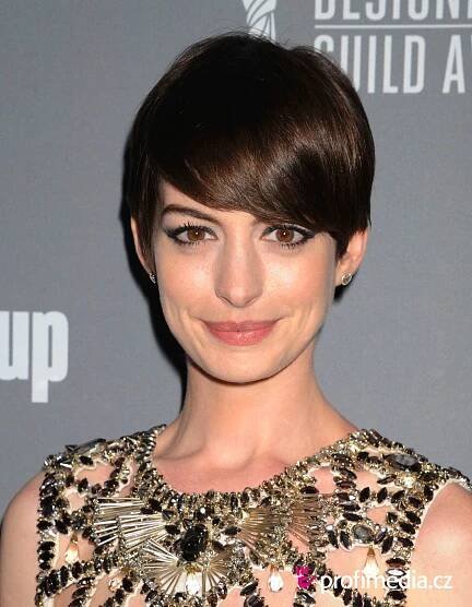 Anne Hathaway - celebrity účes - HappyHair