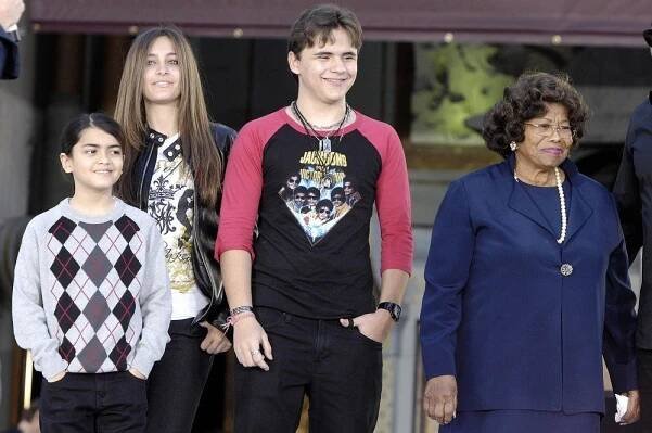 Paris Jackson byla před pokusem o sebevraždu zoufalá ze své jehovistické babičky Katherine