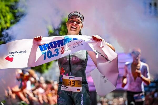 OBRAZEM: Ironman v Hradci přilákal tisíce fanoušků a lámal rekordy | Salonky