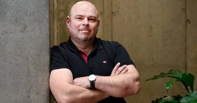 Kryl sekal slovy jako šavlí, uměl tít do živého. Snažím se ho připomínat, přibližuje zpěvák Uličník