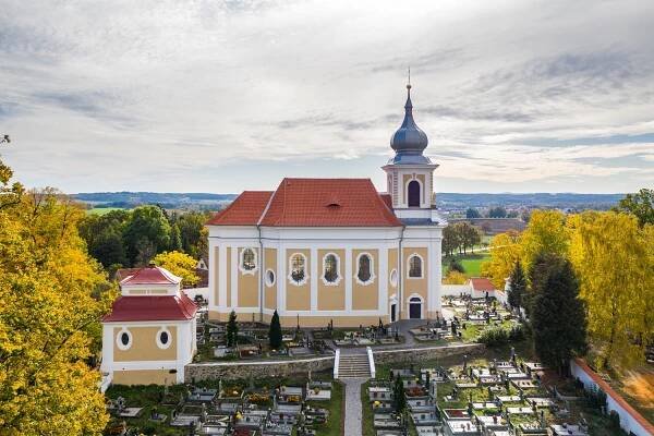 Bezdědovice-Paštiky, Kostel sv. Jana Křtitele | Církevní turistika
