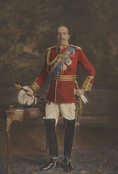 Soubor:Alfonso XIII in uniform of a British Field Marshall.jpg – Wikipedie