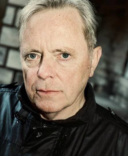 Max Dax interviews Bernard Sumner