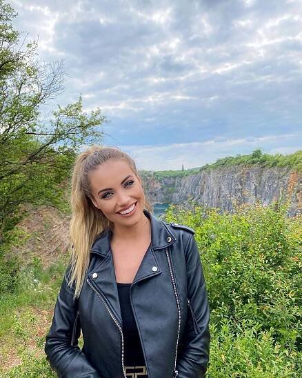 FOTO: Natálie Kočendová je sympatická. – stránka 397