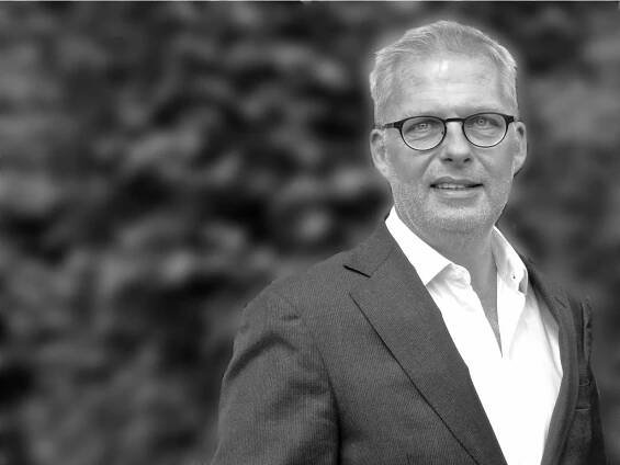 Chris Smit Black and White 3