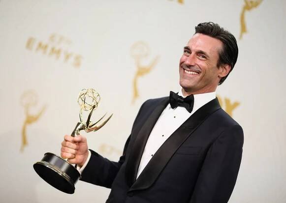Rozradostněný Jon Hamm: Za cenu Emmy poděkoval své expartnerce a psovi