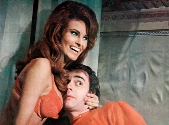 BEDAZZLED, from left: Raquel Welch, Dudley Moore, 1967. ©20th Century-Fox Film Corporation, TM & Copyright / courtesy Everett Collection