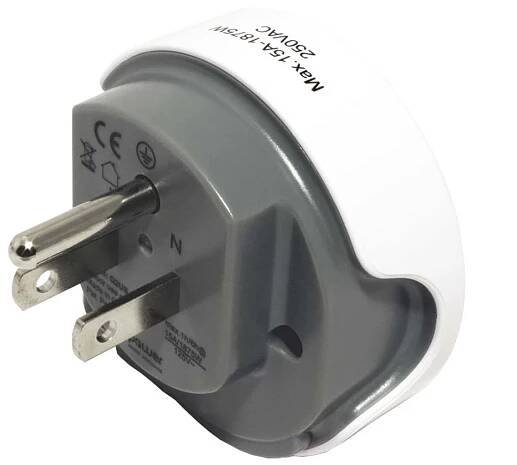 Univerzální cestovní adaptér 230V -> US