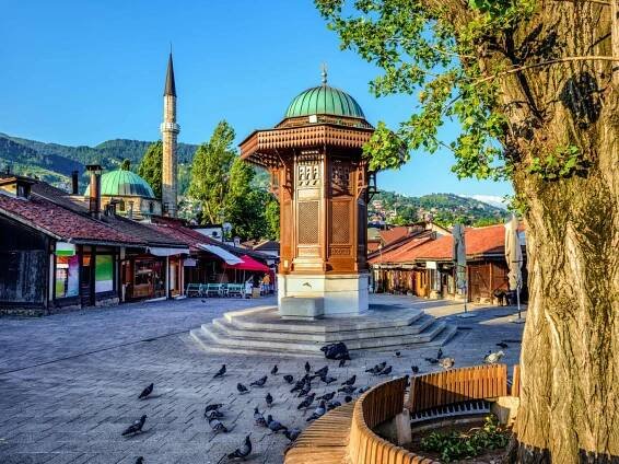 Stará turecká část města Baščaršija v Sarajevu
