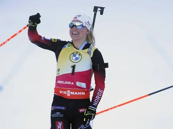 Nórka Tiril Eckhoffová víťazí v stíhačke na 10 km