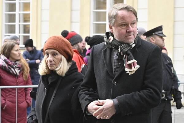 Slavní na pohřbu Schwarzenberga: Jitka Čvančarová, Aňa Geislerová i Břetislav Rychlík
