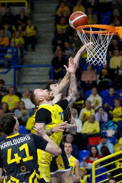 Basketbal v Opavě musel bavit, Slezané nedali Sršňům šanci