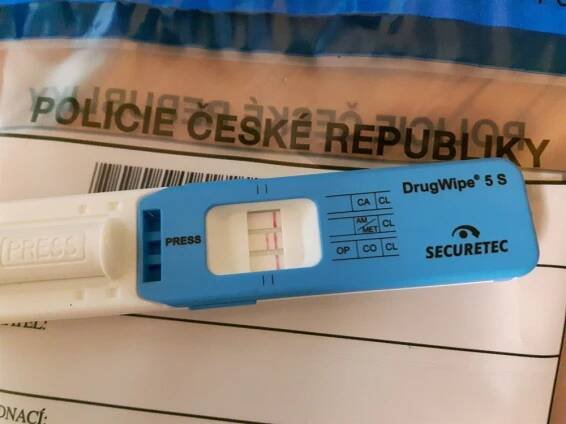 Na Jičínsku zastavili policisté zdrogovaného řidiče se zákazem řízení