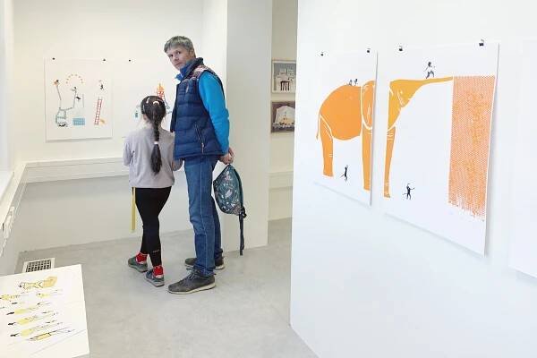 Eva Volfová: Popořadě i napřeskáčku — galerietrinec.cz