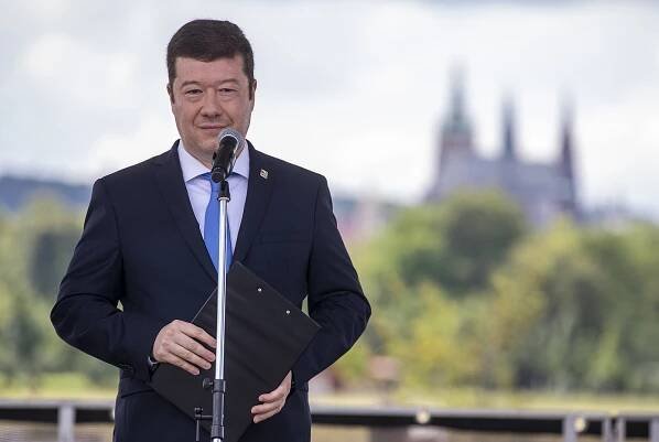 Souboj těžkých vah. V kraji budou nakonec kandidovat Vondrák i Okamura