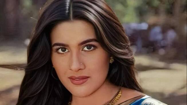 Bollywood heroines who have romanced father-son duos on screen