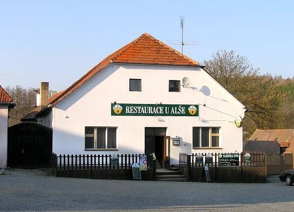 Soubor:Mirotice square Pub.jpg – Wikipedie