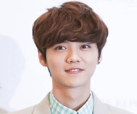 Lu Han Biography - Facts, Childhood, Family Life & Achievements