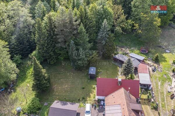 Prodej chalupy s garáží, 944 m², Machov