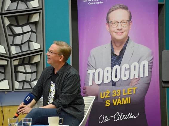 Na talk show Tobogan s Alešem Cibulkou oslavili dva hosté své narozeniny