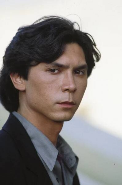 Prvotní síla - Promo - Lou Diamond Phillips
