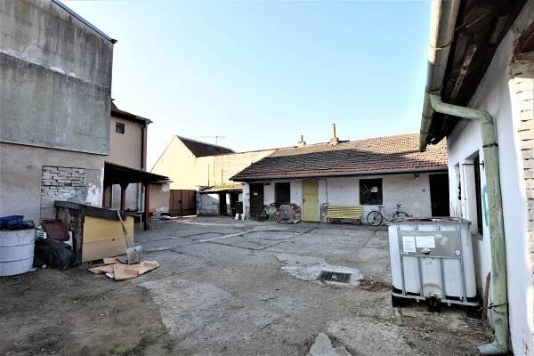 Prodej dvougeneračního RD 6+3, 1085 m2 v Holasicích u Rajhradu - Reality Rajhrad