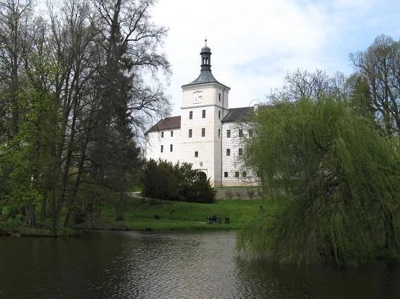 Soubor:Březnice, zámek (1).jpg – Wikipedie
