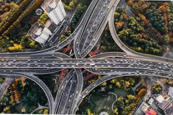 Průlom ve financování stavebních projektů: Pojistné záruky nově v dopravní infrastruktuře