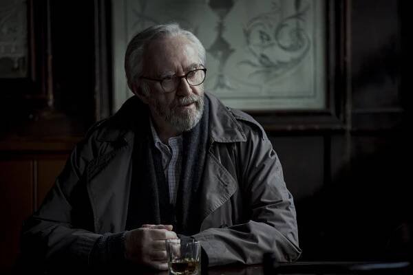 Všechny staré nože - Z filmu - Jonathan Pryce